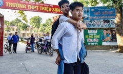 Cuộc hội ngộ của nam sinh 10 năm cõng bạn đến trường