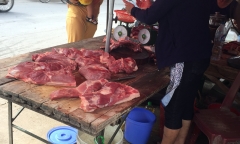 Chiến dịch 'giải cứu lợn': Xuất không được, dân tự mổ lợn đi bán vẫn 'ế sưng'
