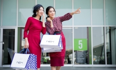 Săn hàng giảm giá trong ngày hội Black Friday của NEM