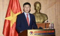 HLV Kim Sang-sik: Thành công như ông Park Hang Seo không dễ dàng