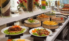 Có được mang đồ ăn thừa trong buffet sáng khách sạn về phòng?