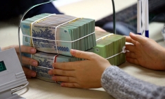 Cần vay tiền sao không ra ngân hàng, vay người quen khác gì xin tiền lãi