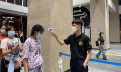 Chen chân trải nghiệm tàu Cát Linh-Hà Đông: Cảnh báo nguy cơ lây nhiễm dịch bệnh