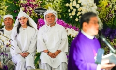 Nghệ sĩ Việt đưa tiễn NSND Lý Huỳnh về nơi an nghỉ