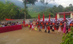 Niềm vui ngày khai trường của học sinh vùng núi Lào Cai
