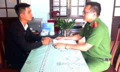 Nam shipper ở Quảng Nam trốn truy nã sau khi 'ôm' tiền hàng