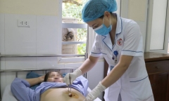 Sau khi ăn no, dạ dày người phụ nữ đột nhiên 'chạy' lên ngực