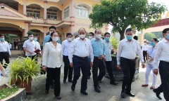 Chủ tịch nước Nguyễn Xuân Phúc tiếp xúc cử tri, vận động bầu cử tại Củ Chi