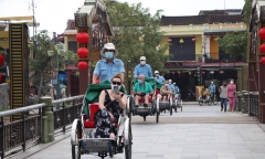 'Cháy' tour du lịch 30/4