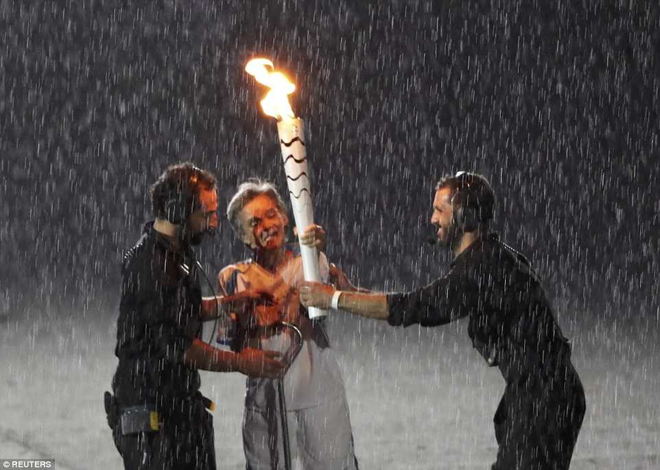 Clip: Khoảnh khắc Lê Văn Công giành huy chương vàng Paralympic 2016