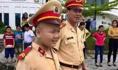 Chủ tịch Đà Nẵng đến viếng cậu bé ung thư ước mơ làm CSGT