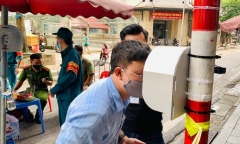 Nhà khoa học Việt chế tạo 'mắt thông minh' phòng COVID-19