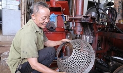 Ông lão sửa xe chế tạo hàng loạt máy nông nghiệp