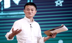 Jack Ma từ bỏ quyền lực