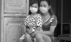Cuộc vượt biên liều lĩnh của những người mẹ bồng con về Việt Nam trong đại dịch