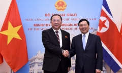 Bộ trưởng Ngoại giao Phạm Bình Minh hội đàm người đồng cấp Triều Tiên Ri Yong Ho
