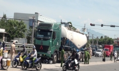 Nữ sinh viên chết thảm dưới gầm xe bồn ở Đà Nẵng
