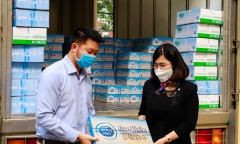 Trao yêu thương qua triệu hộp sữa theo cách của Cô Gái Hà Lan