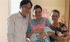 Người mẹ 4 lần mang thai mới sinh được một bé trai