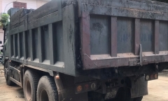 Tài xế chở quá tải, tông CSGT bị thương rồi bỏ chạy