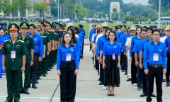 Trao huy hiệu thanh niên tiên tiến làm theo lời Bác cho 420 bạn trẻ