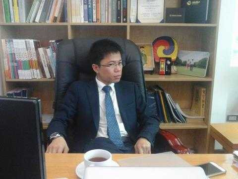 'Hiệu trưởng chửi học viên tục tĩu' vẫn tự nhận là giáo sư