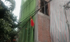 Ngã giàn giáo, nam công nhân ở TP.HCM rơi xuống đất thiệt mạng