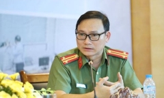 Kẻ găm đinh vào đầu bé gái 3 tuổi quanh co chối tội
