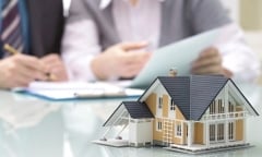 Tài sản mẹ tôi để lại, bố tôi đòi chia cho cả mẹ kế
