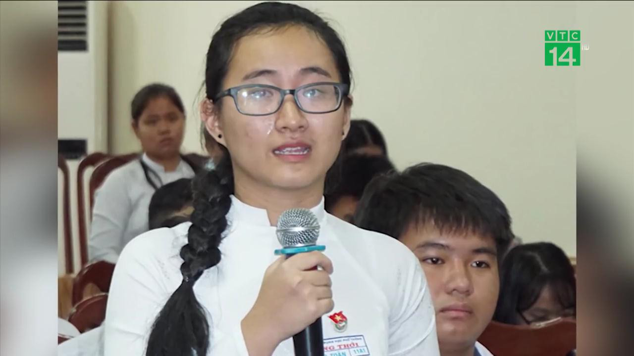 Cô giáo im lặng khiến học sinh bật khóc bị đình chỉ dạy