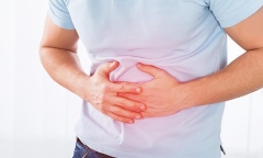 Bất ngờ nhận kết quả mắc ung thư sau khi đau bụng kéo dài