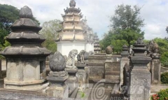 Những chuyện kỳ bí ở ngôi chùa có hòn bạch ngọc khổng lồ