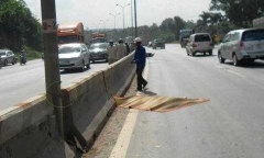 Tranh giành thi thể người bị TNGT, đâm nhau trọng thương