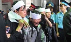Quặn lòng phút tiễn đưa bốn chiến sĩ hy sinh về nơi an nghỉ cuối cùng