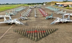 Bức ảnh thú vị của không quân Indonesia: Su-30 to gấp đôi F-16