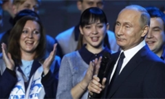 Video: Dân Nga hò reo khi ông Putin tuyên bố tái tranh cử tổng thống