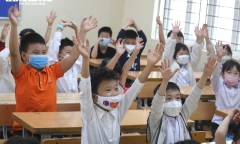 Hơn 75% học sinh tiểu học ở Hà Nội trở lại trường trong buổi học đầu tiên