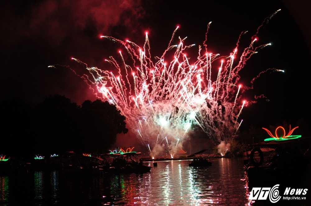 Người dân 'tay xách nách mang' trở lại Sài Gòn sau 3 ngày nghỉ Tết Dương lịch 2018