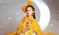 Mẫu nhí Suri Quỳnh Anh 'biến hóa' trên sàn diễn thời trang