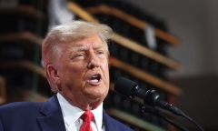 Ông Trump nói Nga đang 'kiếm bộn tiền'