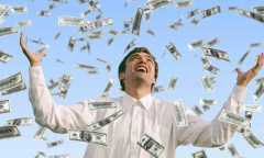 Trúng số gần trăm tỷ đồng, ông chủ tiệm nướng đập luôn bàn ghế quán