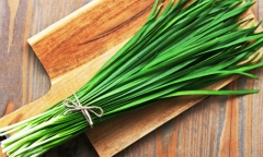 Chuyên gia Đông y hướng dẫn sử dụng lá hẹ đúng cách