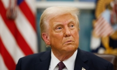 Tổng thống Trump ký cả trăm sắc lệnh: Chặn nhập cư, rút khỏi Thỏa thuận Paris