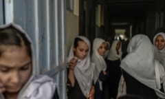 Nữ sinh Afghanistan: ‘Tại sao chúng em không thể đi học?’