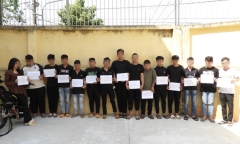 Tạm giữ 11 xe máy độ chế, 3 khẩu súng của nhóm thanh thiếu niên tụ tập đua xe