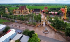 Ngôi chùa Khmer lộng lẫy sắc vàng ở Sóc Trăng