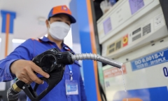 Phó thủ tướng: Hạn chế đà tăng giá xăng dầu trong các kỳ điều hành