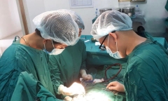 Giám đốc bệnh viện hiến máu lúc nửa đêm cứu sản phụ sinh con lần 5