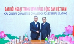 Trưởng Ban Đối ngoại Trung ương Lê Hoài Trung hội kiến ông Vương Nghị