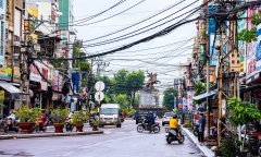 Dây điện, dây cáp như 'tơ vò', thòng lọng trên phố: Hiểm họa chực chờ ở Quy Nhơn